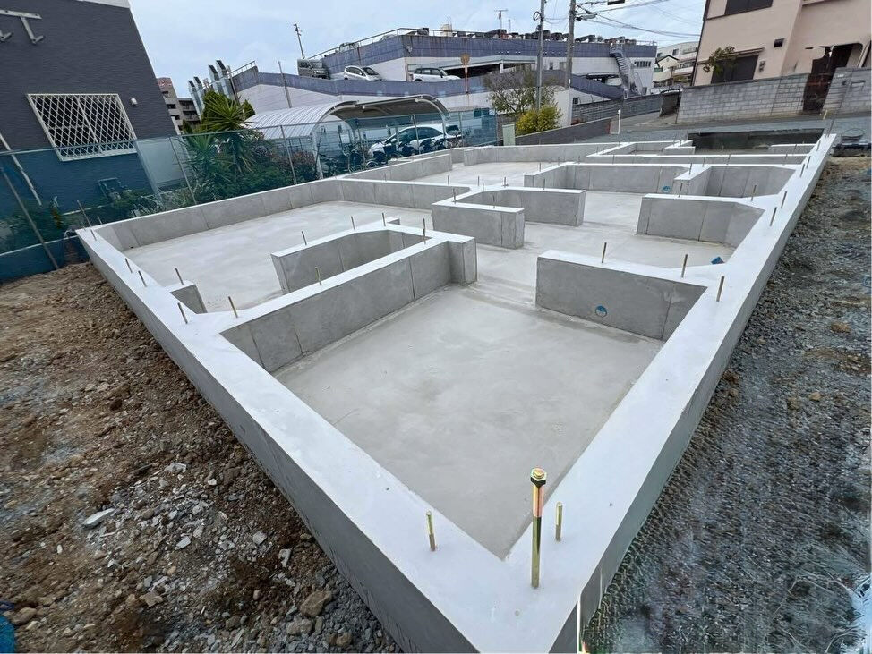 魚住町金ヶ崎にて行われている新築基礎工事の最新の進捗状況につ