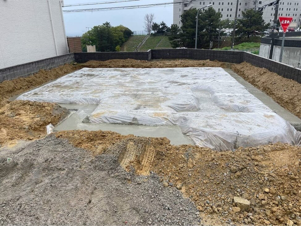 神戸市垂水区上高丸にて、新築基礎工事が順調に進んでおります