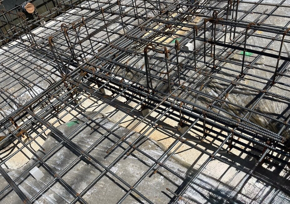 神戸市長田区の建設現場では、2棟の建物において配筋検査が無事