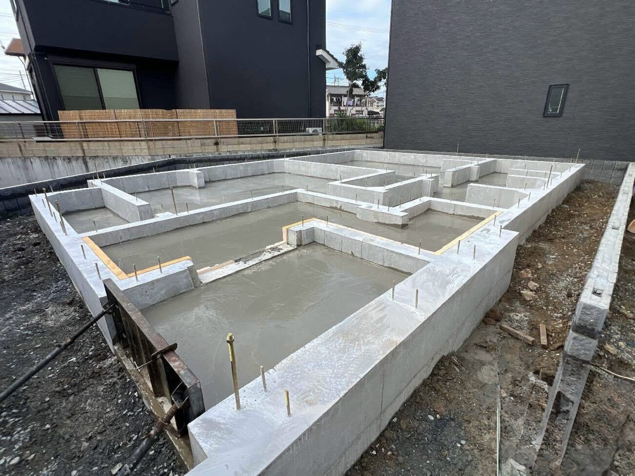 基礎工事、無事に完了しました