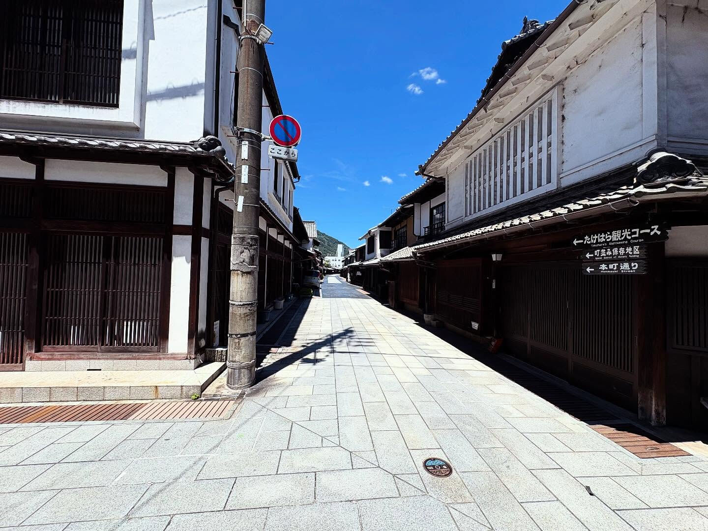こちらは広島県に位置する竹原町並み保存地区の風情あふれる景観