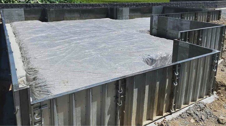 明石市にある大型団地の建設現場では、各工程が計画的に進行して