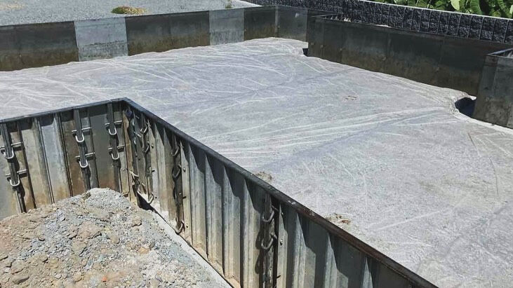明石市にある大型団地の建設現場では、各工程が計画的に進行して