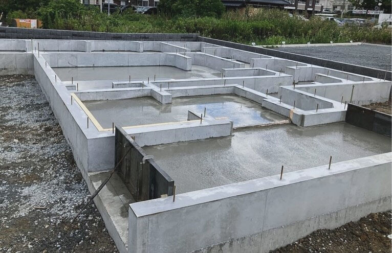 明石市に位置する大型団地の基礎の建設がこの度、二棟無事に完成