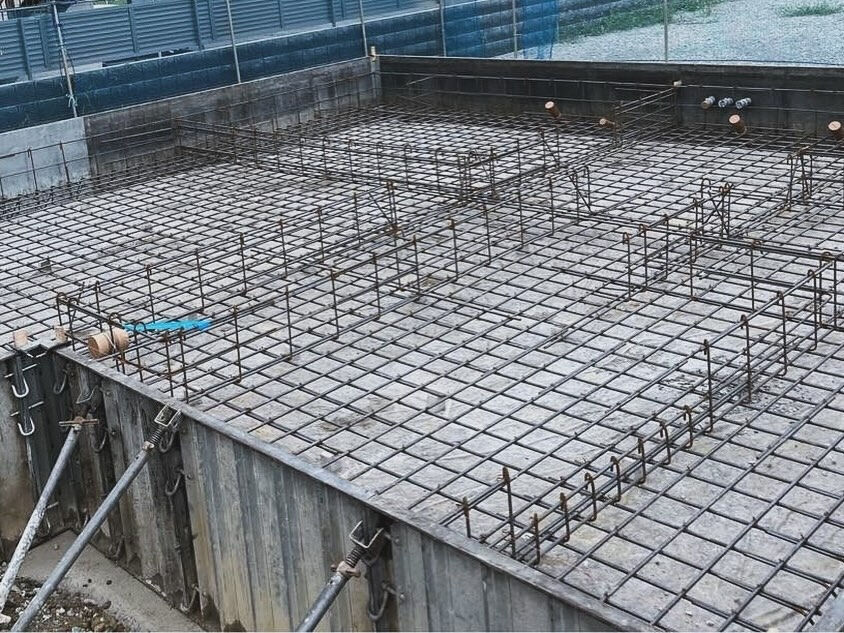加古川市平岡町の建設現場では、外部の配筋検査が無事に適合しま