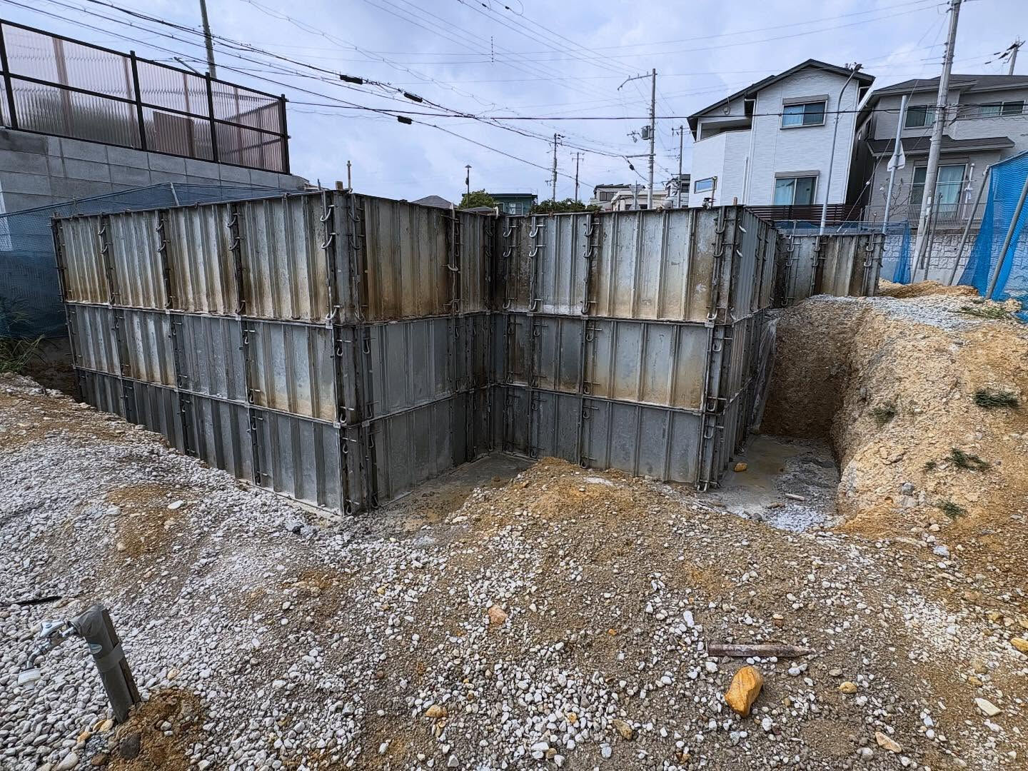 神戸市垂水区でのコンクリート打設作業が無事に完了し、現在は養