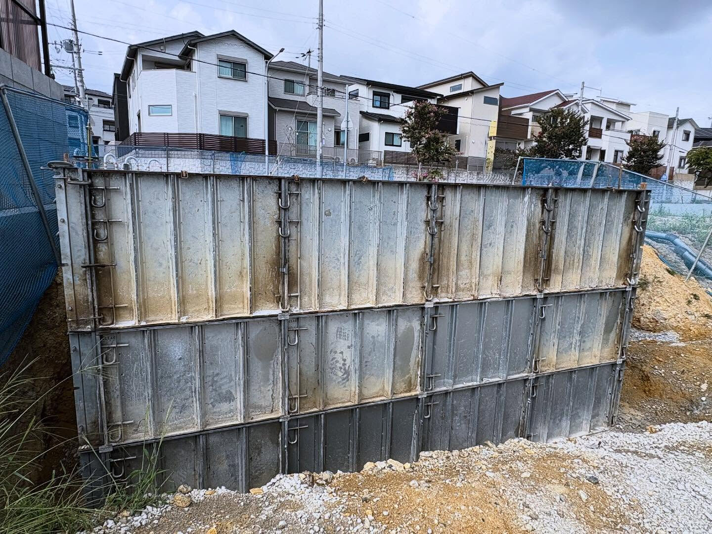 神戸市垂水区でのコンクリート打設作業が無事に完了し、現在は養