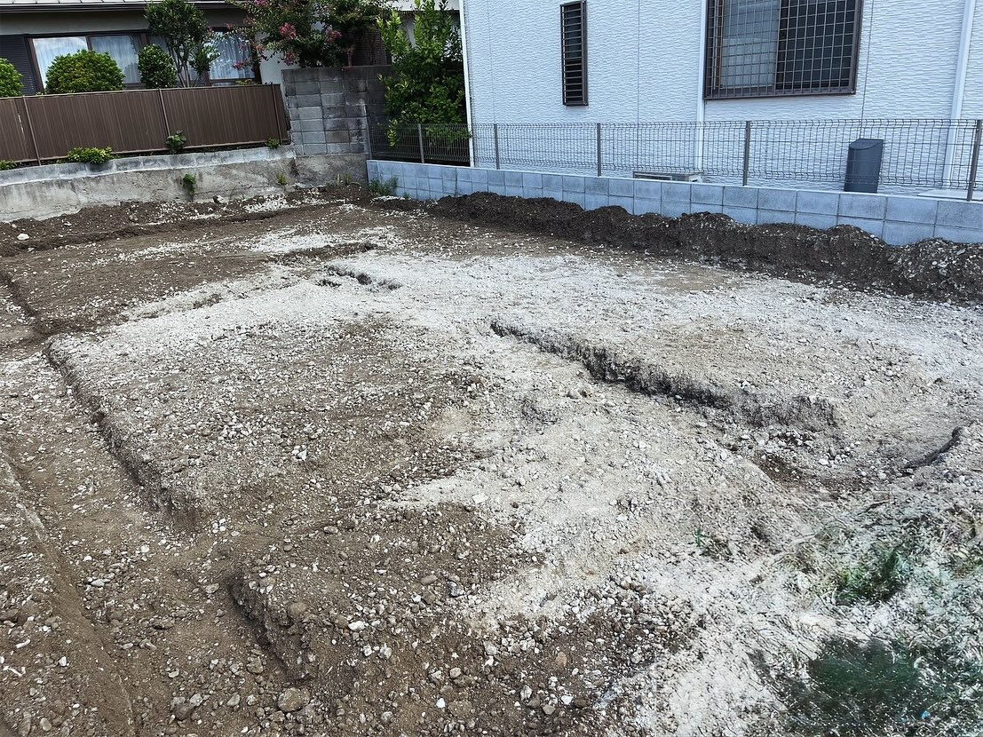 明石市の朝霧地域で、新たに3棟の基礎工事が始まりました