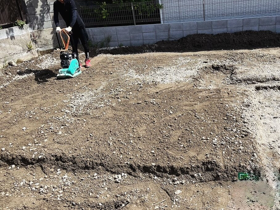 明石市の朝霧地域で、新たに3棟の基礎工事が始まりました
