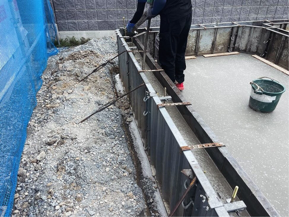 明石市南部に位置する建設現場では、現在4棟目の基礎工事が着実