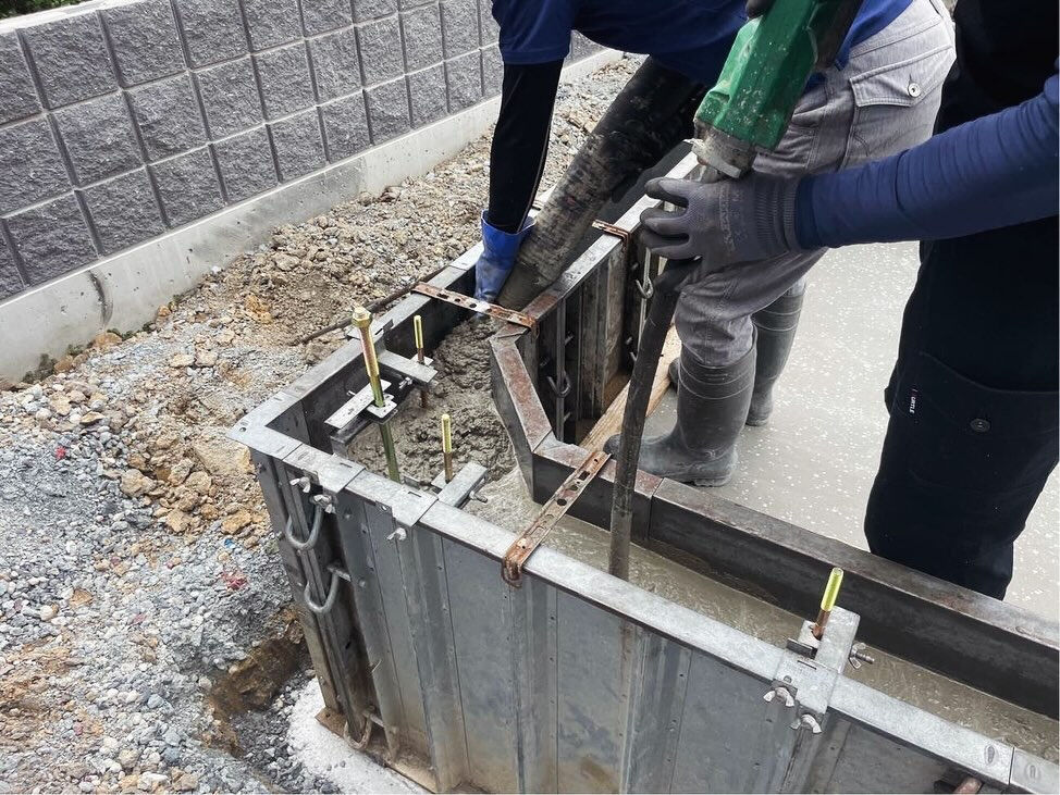 明石市南部に位置する建設現場では、現在4棟目の基礎工事が着実