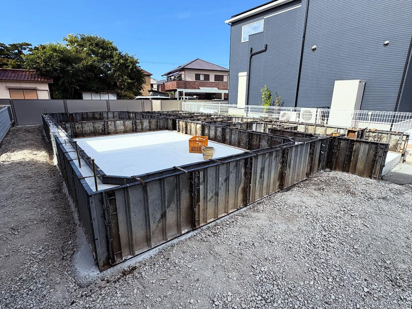 西明石と大久保の建設現場では、無事に立ち上がりコンクリート打