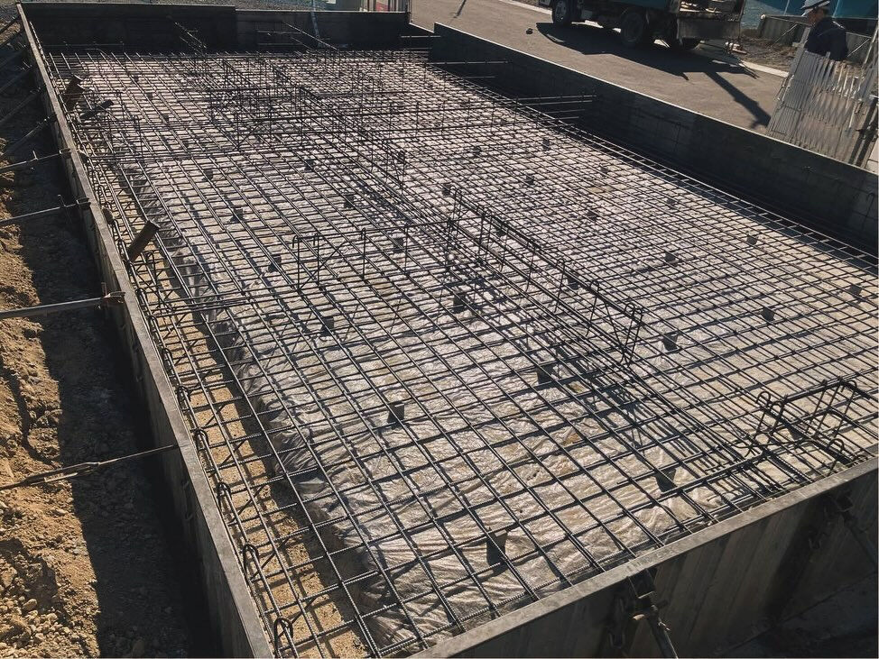 明石市に位置する大型団地において、2棟の建物の基礎部分に関す