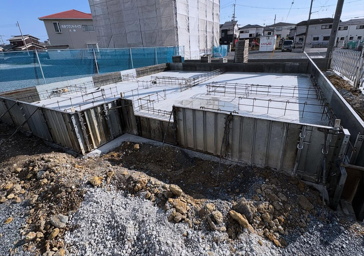 明石市の大型団地では、最新の建築技術を駆使した立ち上がり型枠