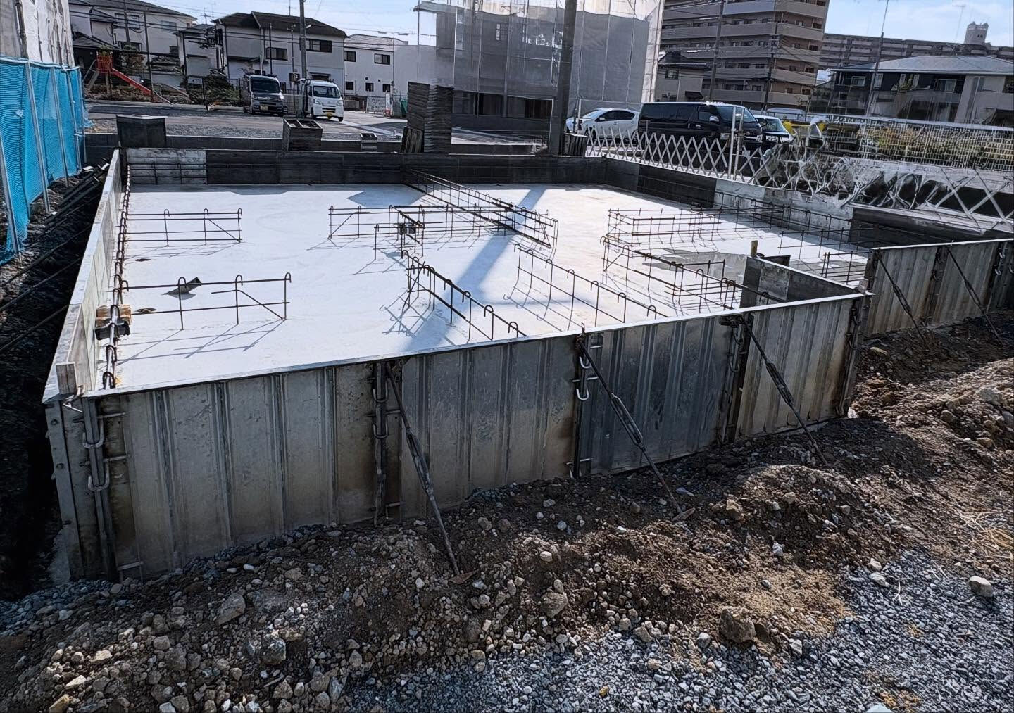明石市の大型団地では、最新の建築技術を駆使した立ち上がり型枠