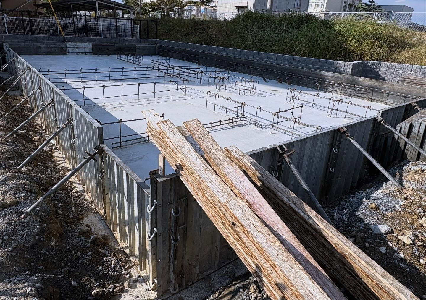明石市の大型団地では、最新の建築技術を駆使した立ち上がり型枠