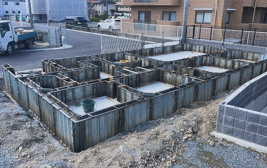 明石市の大型団地で、2棟の立ち上がりコンクリート打設が無事に