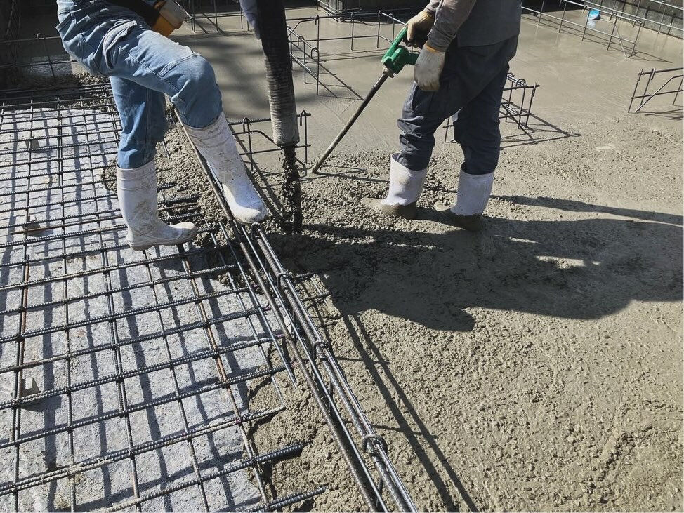 西明石和坂の2棟現場にて、ついにベースコンクリートの打設が完