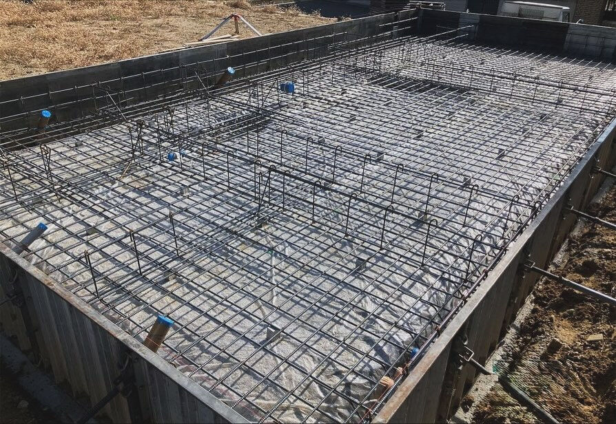 神戸市西区の建設現場では、現在、基礎づくりの重要なステップで
