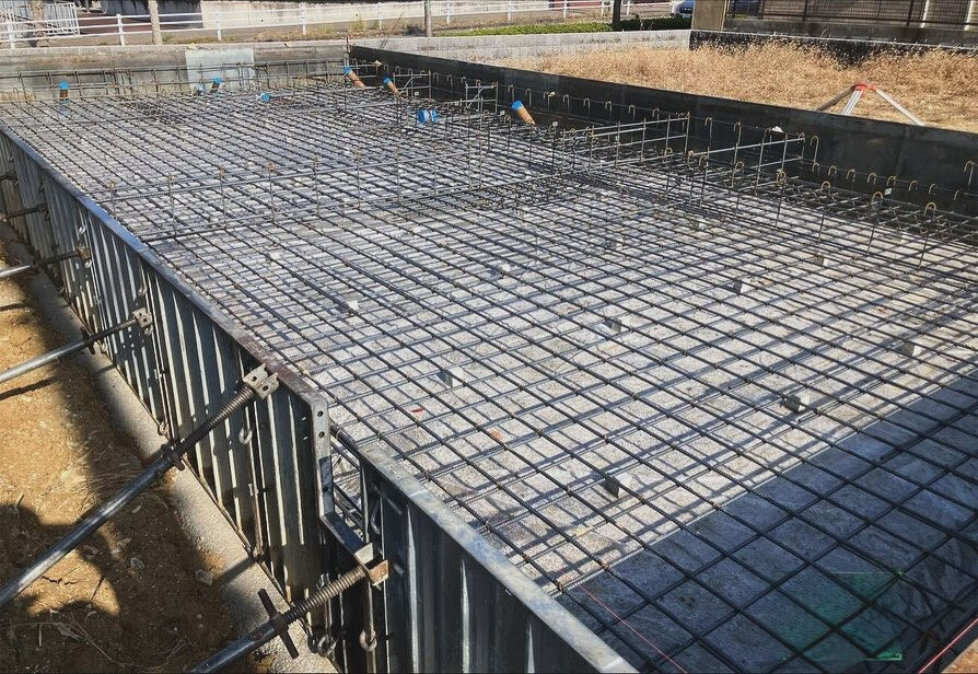 神戸市西区の建設現場では、現在、基礎づくりの重要なステップで