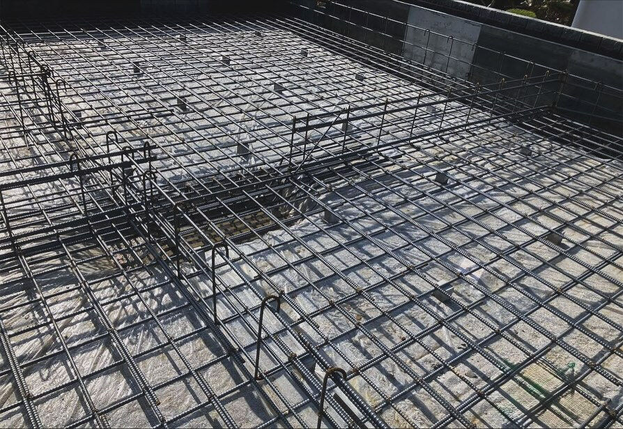 神戸市西区の建設現場では、現在、基礎づくりの重要なステップで