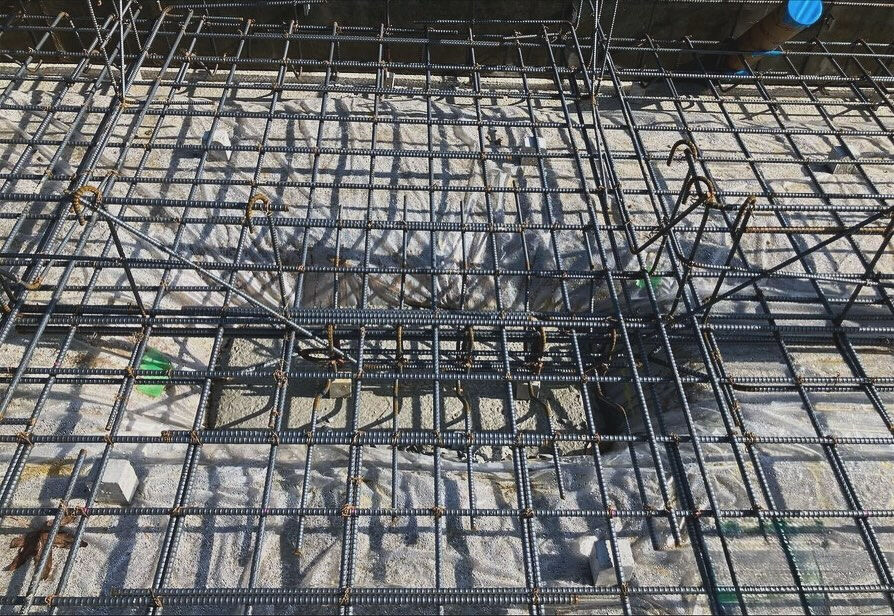 神戸市西区の建設現場では、現在、基礎づくりの重要なステップで