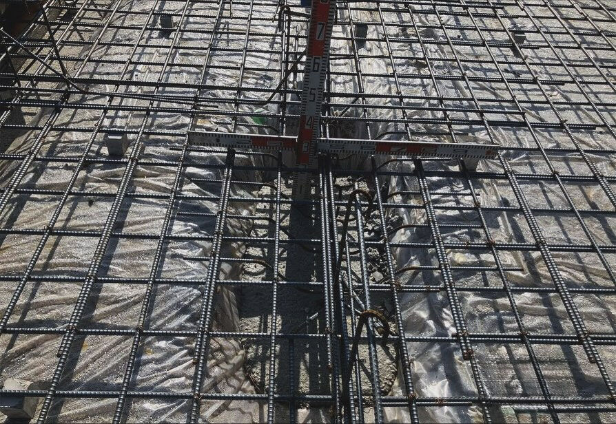 神戸市西区の建設現場では、現在、基礎づくりの重要なステップで