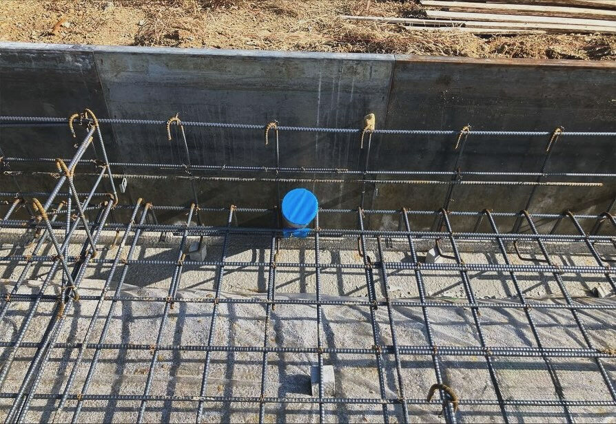 神戸市西区の建設現場では、現在、基礎づくりの重要なステップで