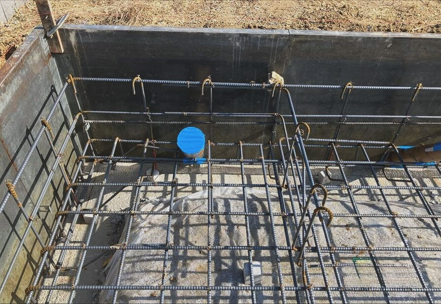 神戸市西区の建設現場では、現在、基礎づくりの重要なステップで