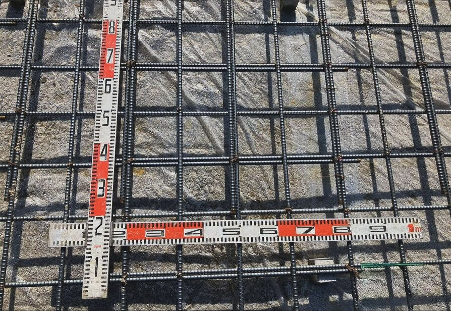 神戸市西区の建設現場では、現在、基礎づくりの重要なステップで