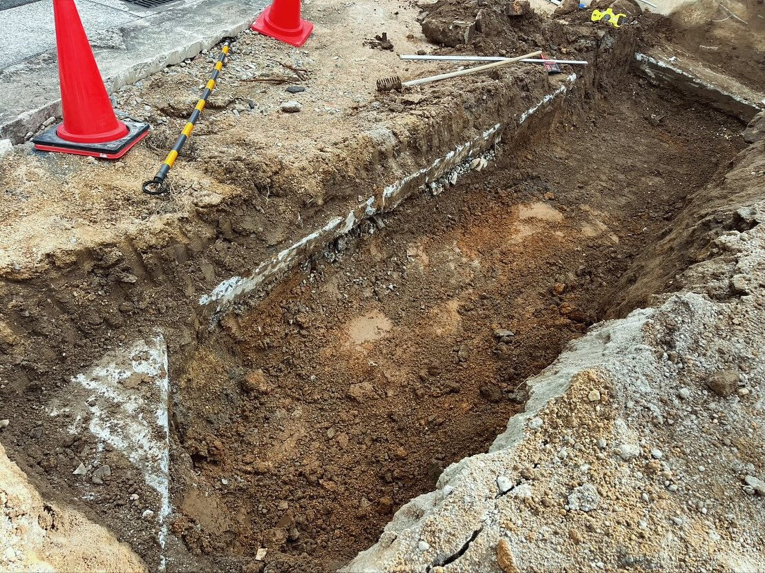 神戸市須磨区関守町で、新たに深基礎擁壁工事がスタートしました