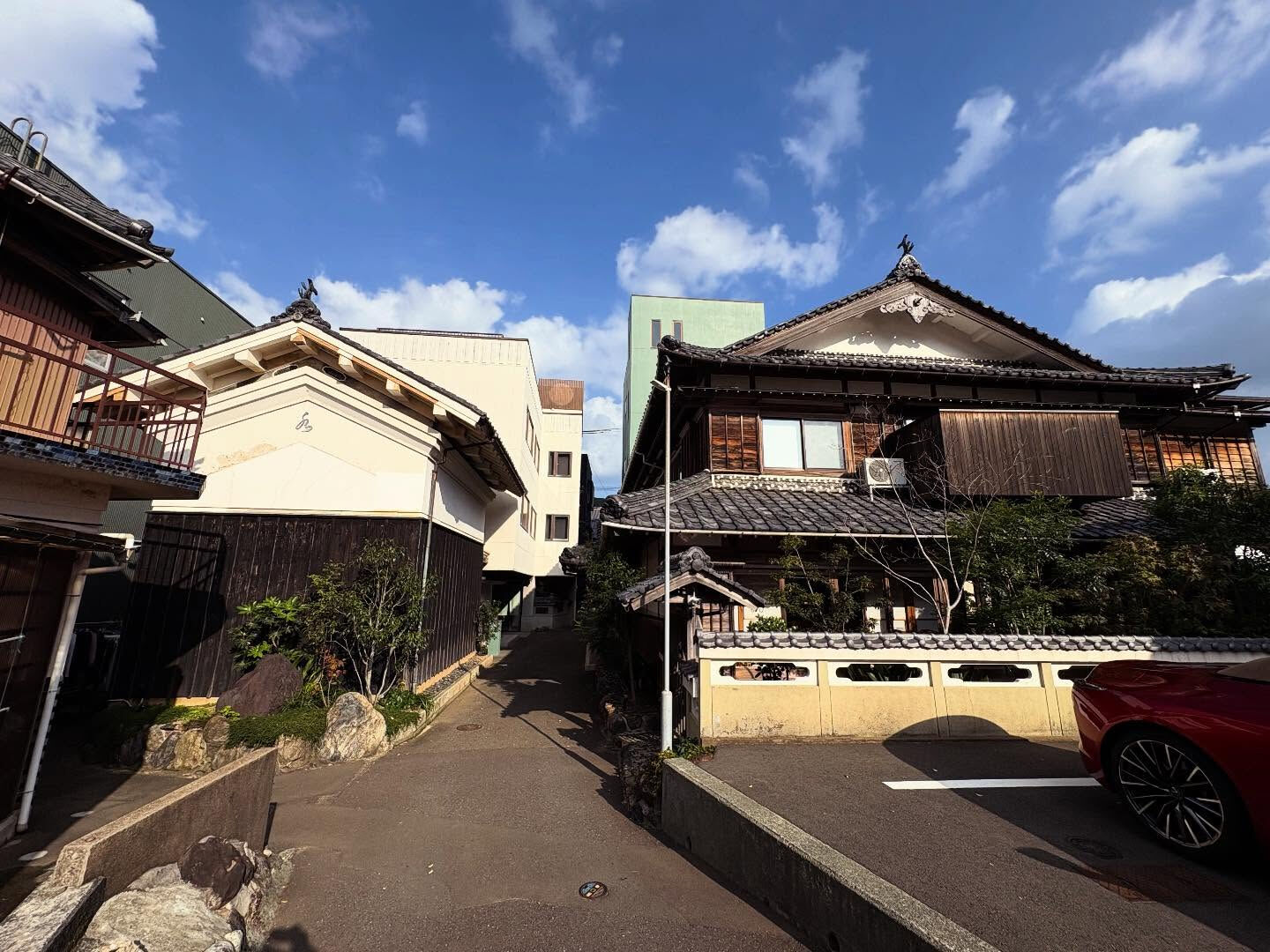 若狭のとある旅館は、何棟かの古民家をリノベーションして運営し