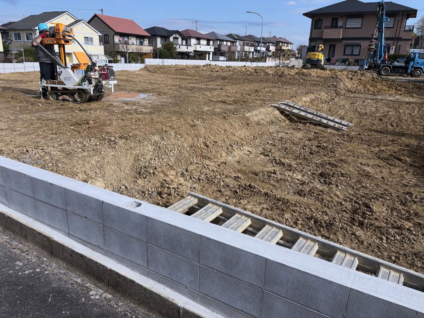 神戸市北区における現場では、現在地盤調査及び柱状改良工事が進