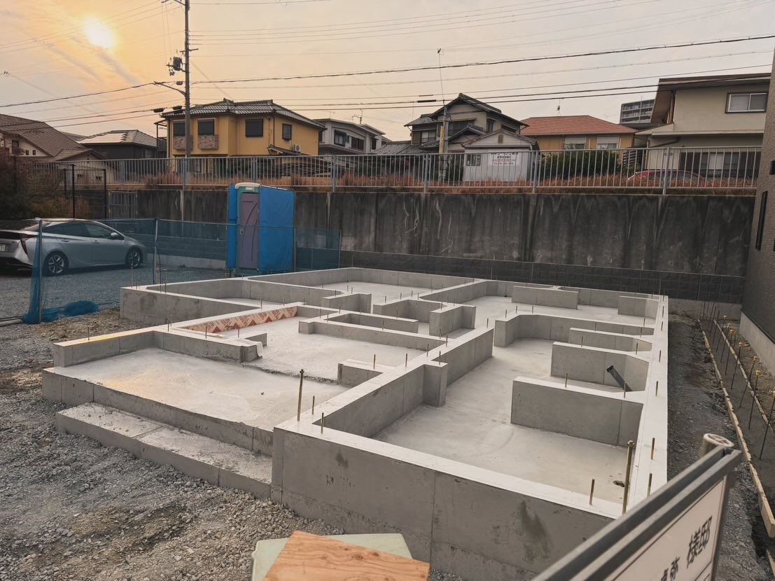 明石市南部の新しいプロジェクト現場では、基礎工事が無事に完了