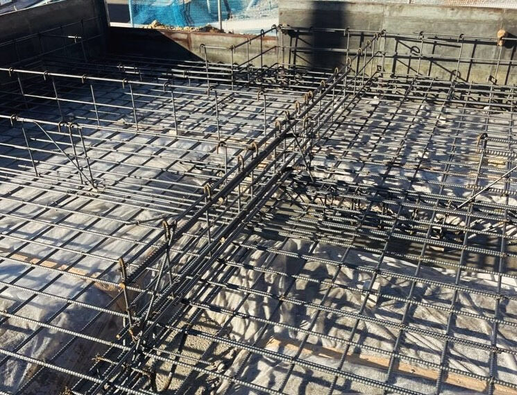 神戸市垂水区の建設現場では、現在基礎工事の重要な段階に入って