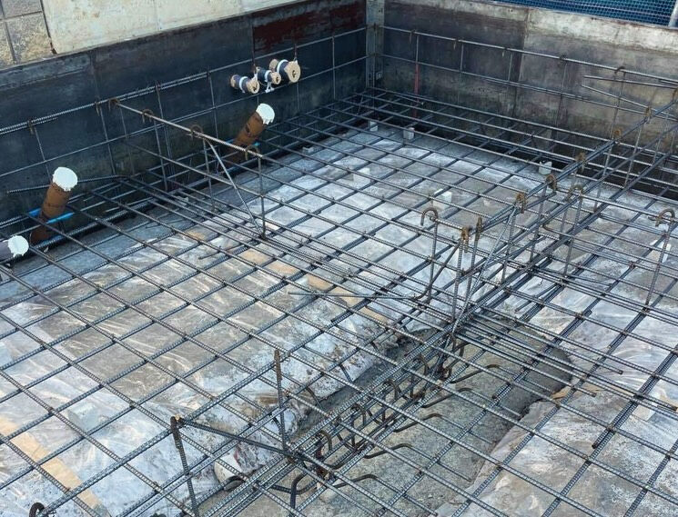 神戸市垂水区の建設現場では、現在基礎工事の重要な段階に入って