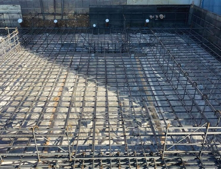 神戸市垂水区の建設現場では、現在基礎工事の重要な段階に入って