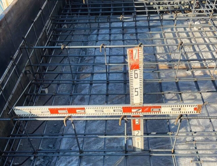 神戸市垂水区の建設現場では、現在基礎工事の重要な段階に入って