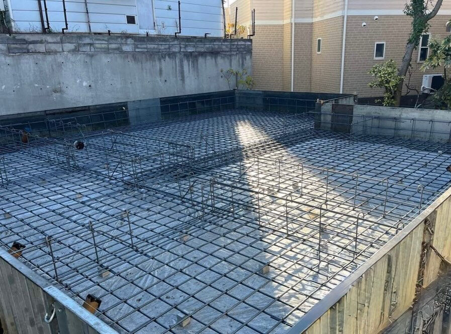 明石市魚住町の建設現場では、基礎工事が順調に進んでいます