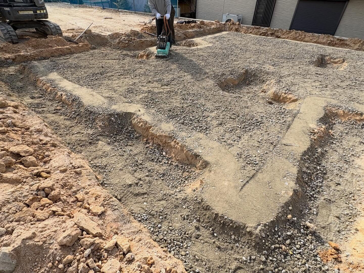 今日は2か所の現場で基礎工事が始まりました