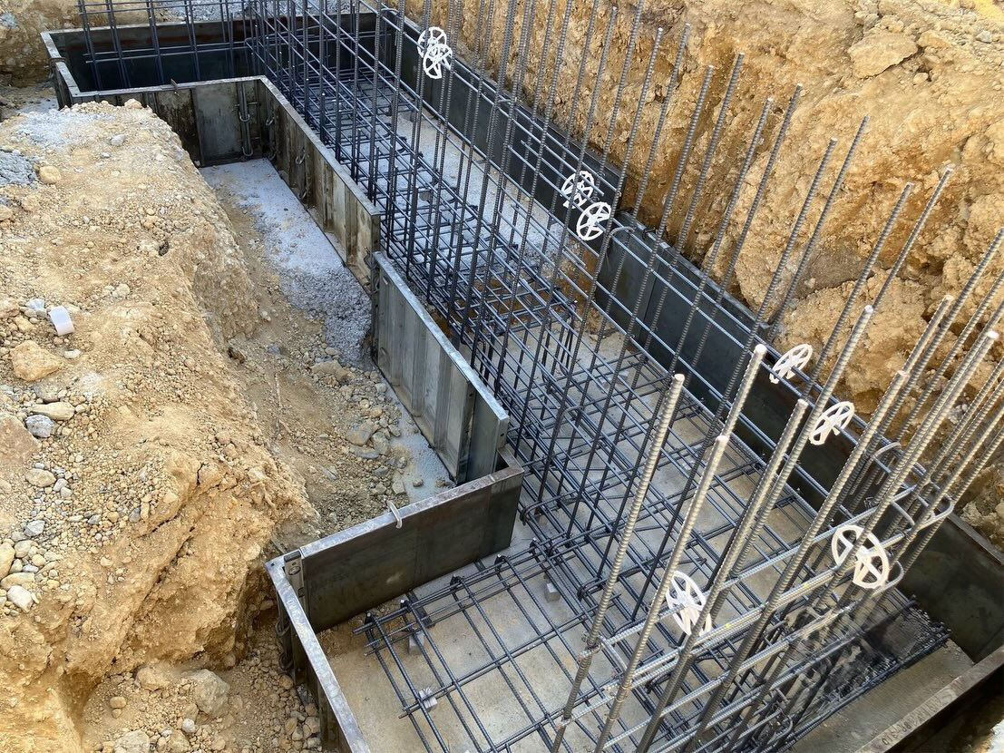 神戸市垂水区本多聞にある2棟の建設現場では、建物の設計と施工
