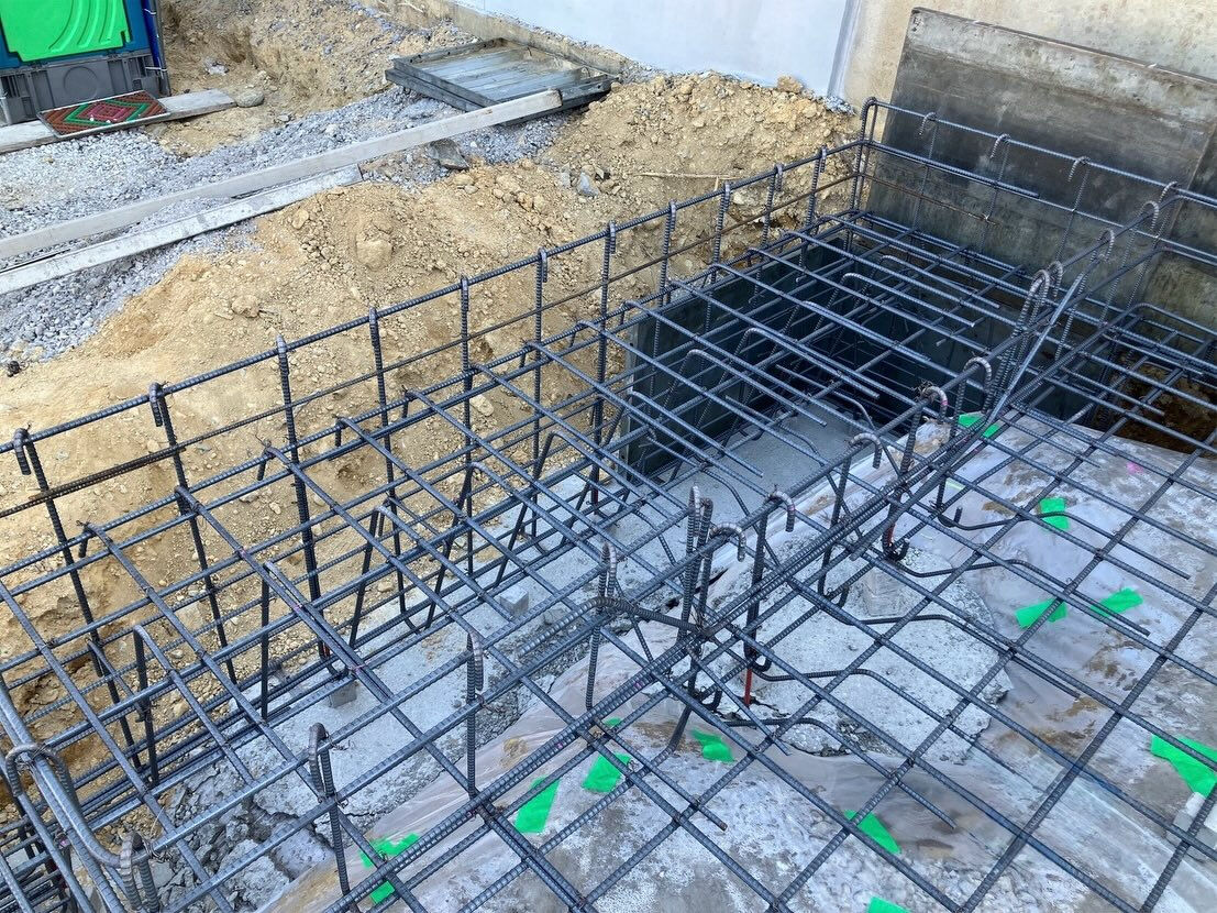 神戸市垂水区本多聞にある2棟の建設現場では、建物の設計と施工