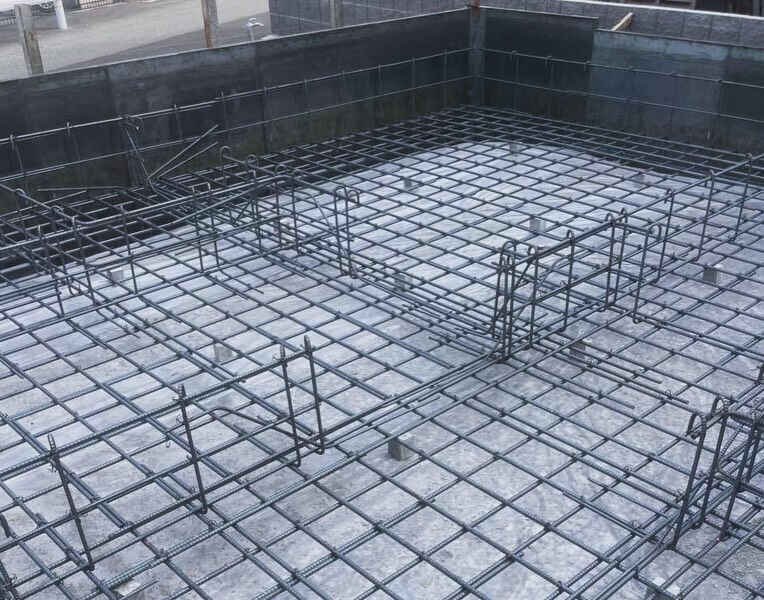 JR加古川駅の近くで進行中の建設プロジェクトにおける基礎工事