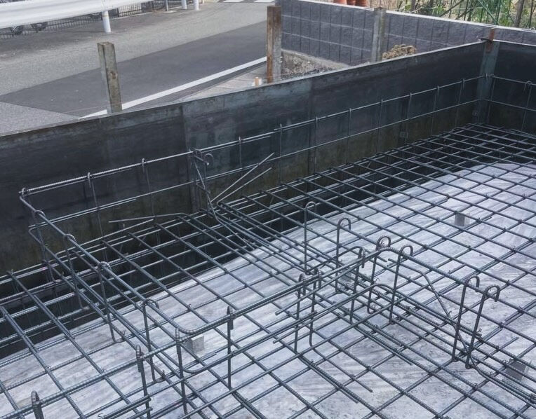 JR加古川駅の近くで進行中の建設プロジェクトにおける基礎工事