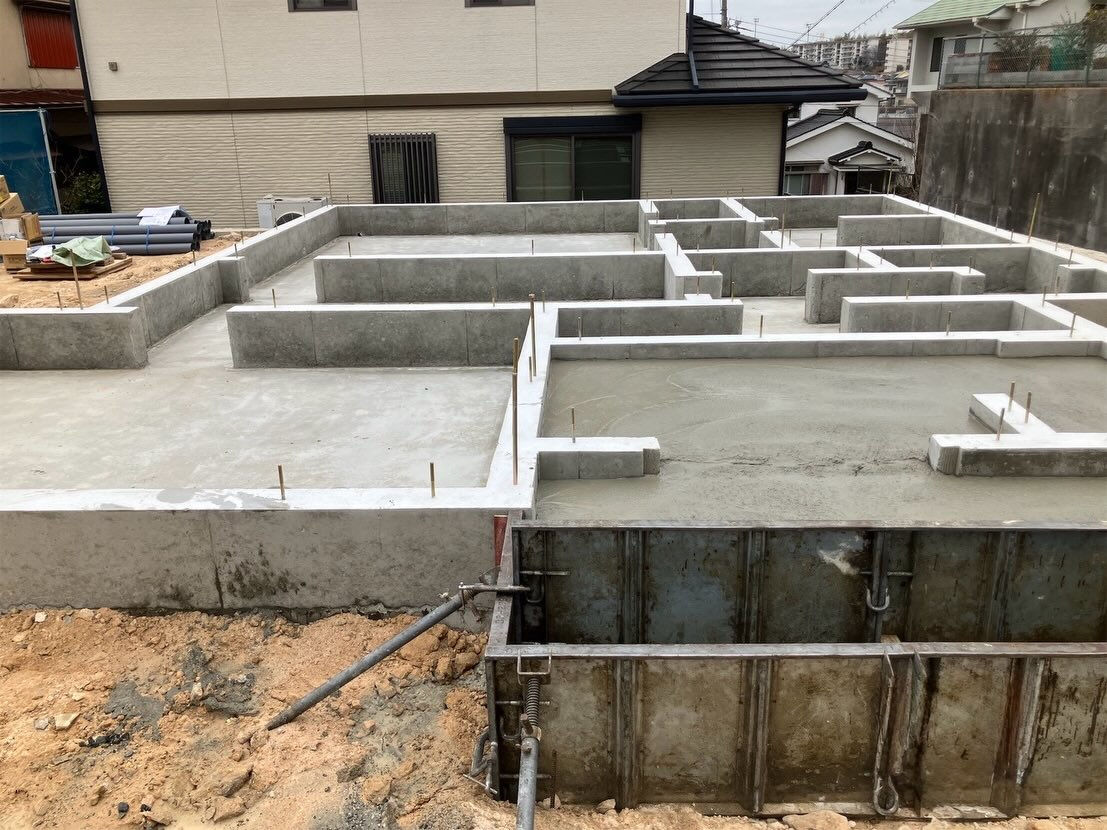 大久保町山手台にて進行中の2棟現場において、基礎工事が無事完