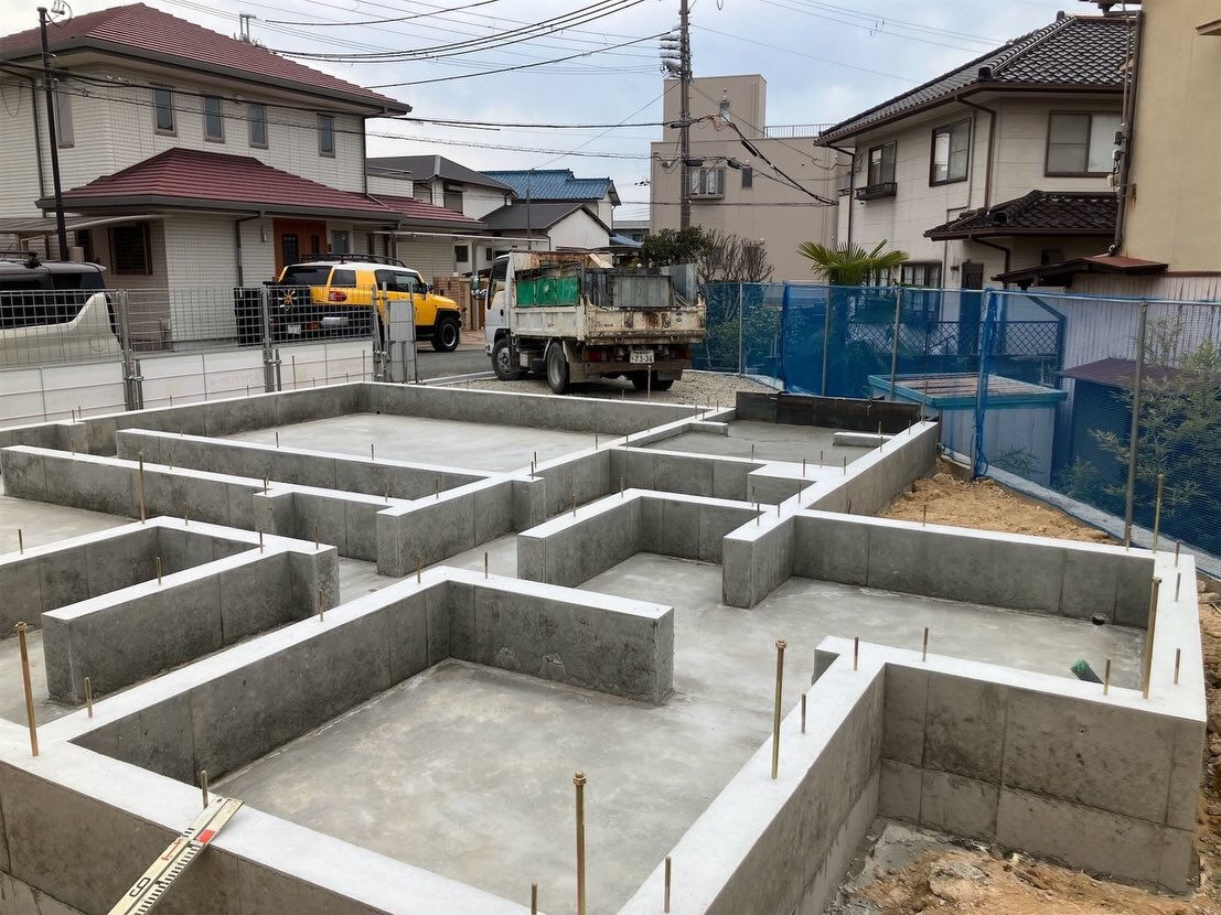 大久保町山手台にて進行中の2棟現場において、基礎工事が無事完