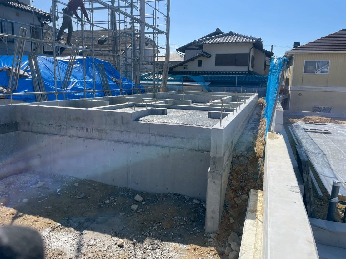 神戸市垂水区本多聞のプロジェクトにて、2棟の建物のうち高基礎