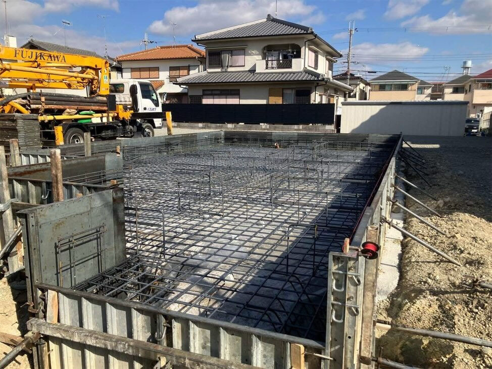 神戸市西区王塚台における新築工事の現場では、基礎工事が順調に