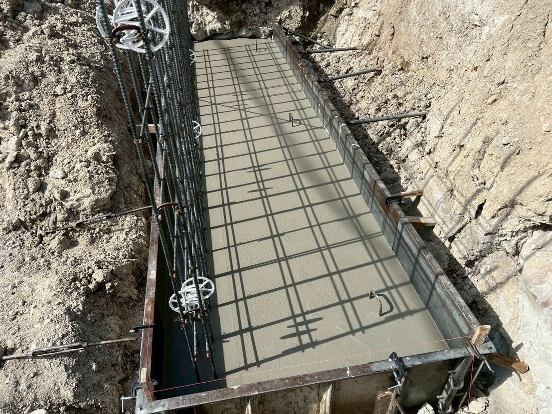 神戸市須磨区竜が台で進行中の2棟の建設現場の最新の進捗状況に