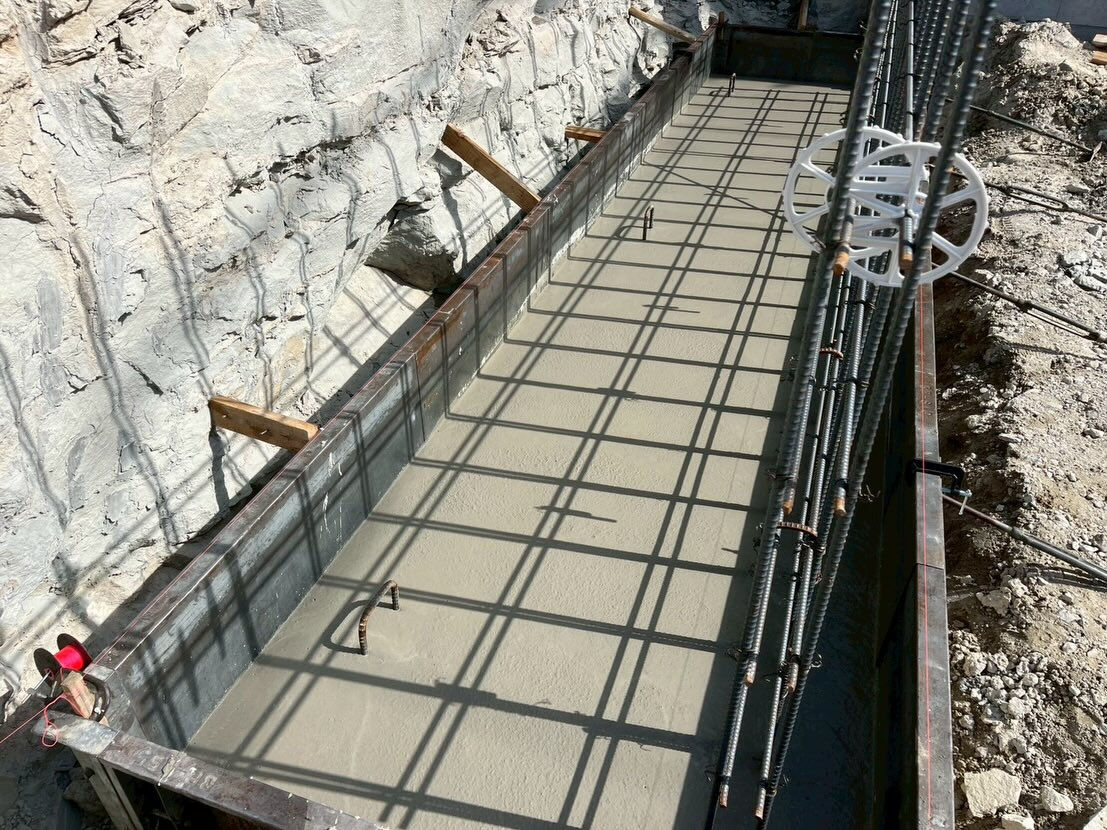 神戸市須磨区竜が台で進行中の2棟の建設現場の最新の進捗状況に
